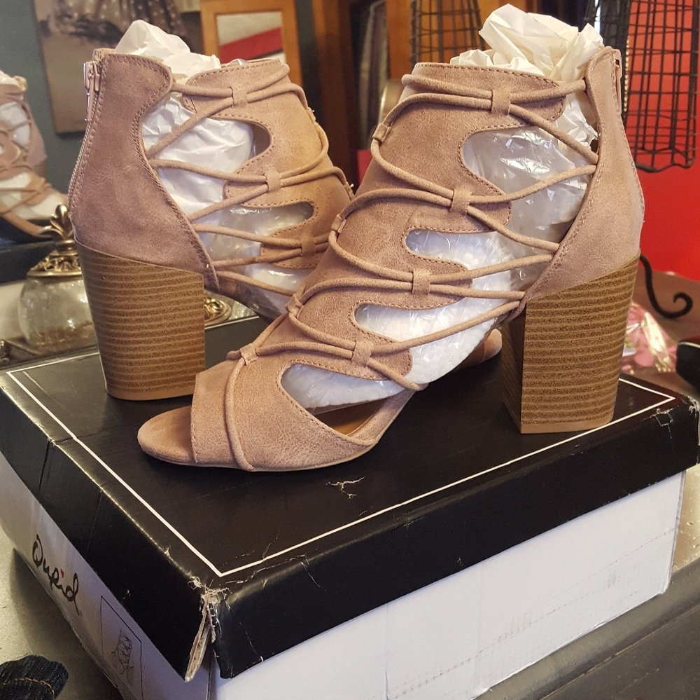 Qupid pink suede sandals